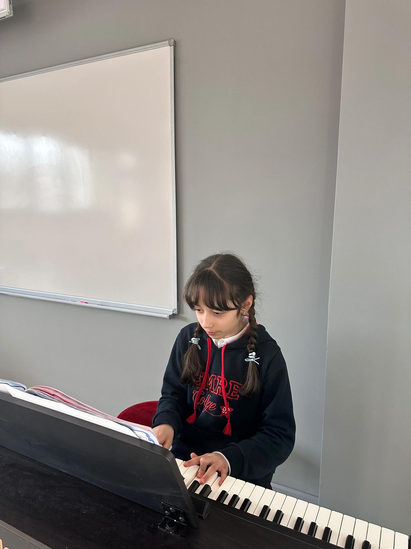 EMRE KOLEJİ 😍 #ankaraözelokul #ankarakolejleri #kavaklıdereözelokul
#özelokul #özelortaokul kolej ankaraanasınıfı
ankaraözelanaokulu kavaklıdere tunalıhilmi eğitim
ankaraeğitim lgsmatematik ankaraokulöncesi ankara
çankaya küçükesat büyükesat öğrenci
öğrencikoçluğu başarı hızlıokuma kitap kavaklıderekolej özelilkokul özelanasınıfı
özelortaokul deneyimliöğretmen lgs
vipeğitim